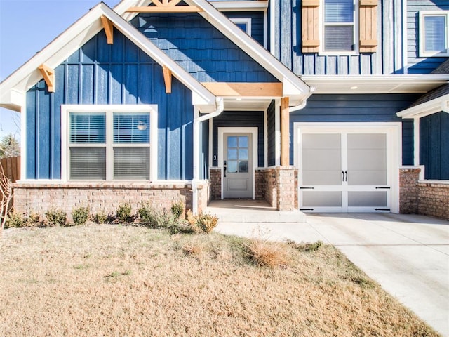 view of front of home with a garage