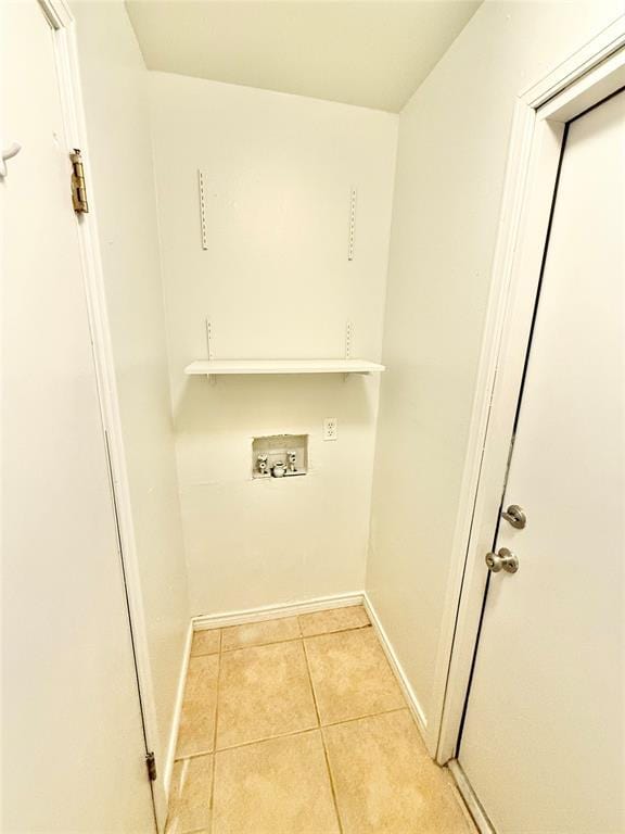 laundry room featuring light tile patterned flooring and washer hookup