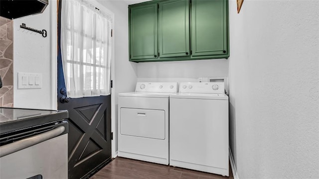 washroom featuring cabinets and washing machine and dryer