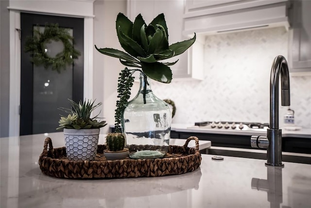 room details featuring tasteful backsplash