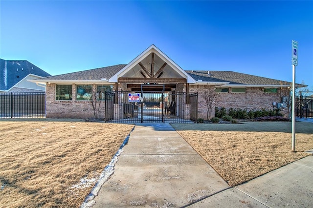 view of front of home with a front lawn