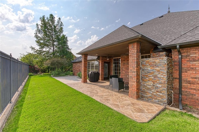 view of yard featuring ceiling fan and a patio