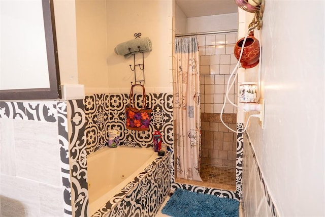 bathroom with shower / bathtub combination with curtain