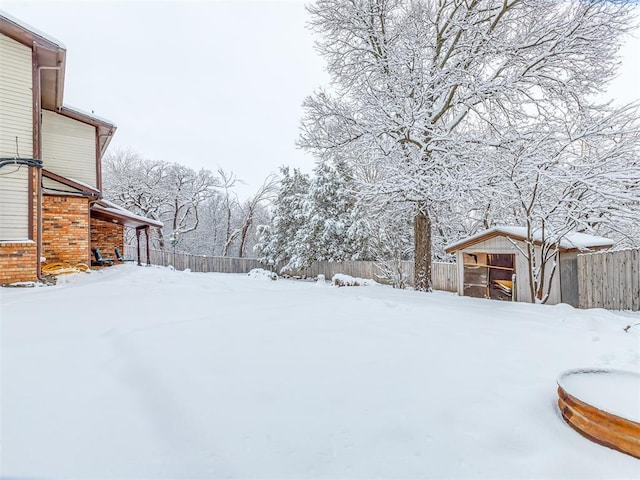 view of yard layered in snow