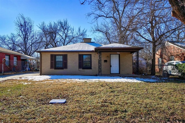 view of front of home featuring a front yard