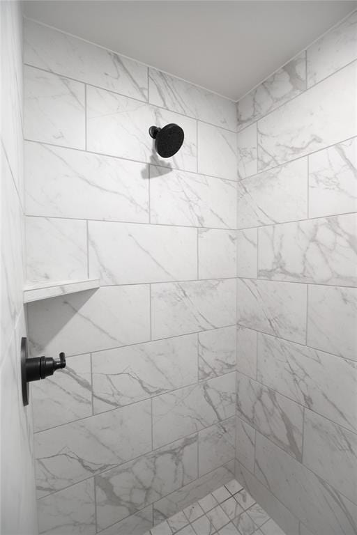 8108 NW 154th St, Edmond, OK 73013 - bathroom featuring a tile shower