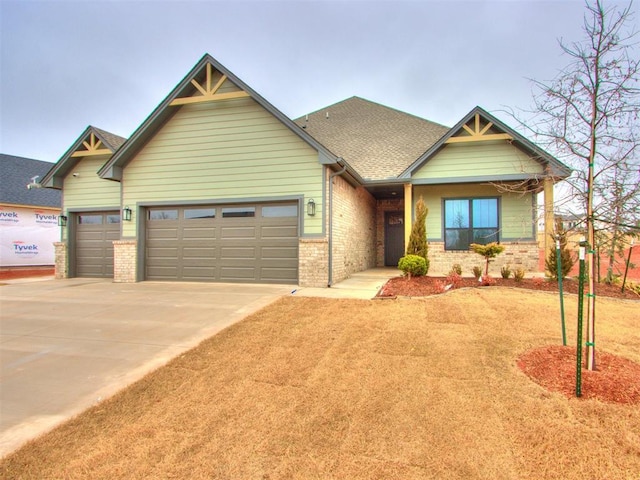 craftsman house featuring a garage