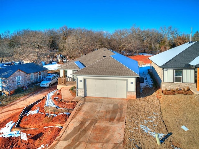 view of front of home featuring a garage