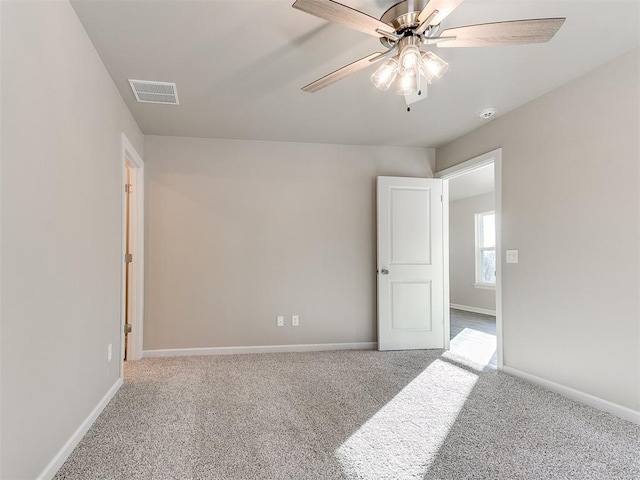 carpeted empty room featuring ceiling fan