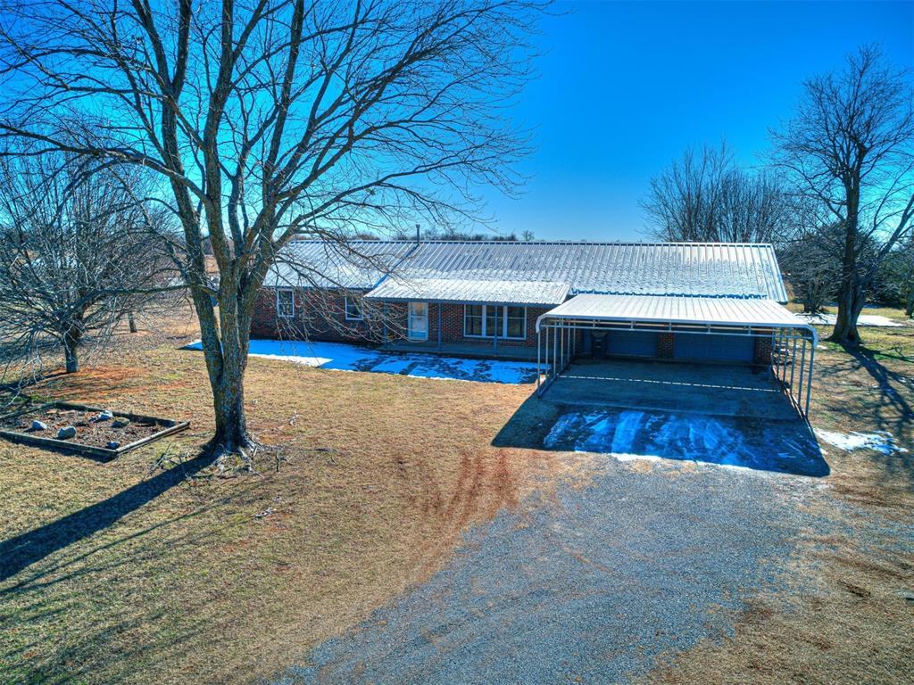 view of front facade with a front lawn and a carport