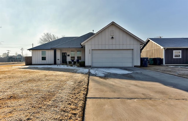 view of front facade with a garage