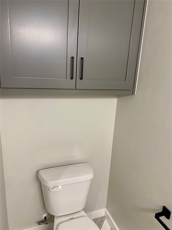 36120 Prairie Rdg, Shawnee, OK 74804 - bathroom with baseboards and toilet