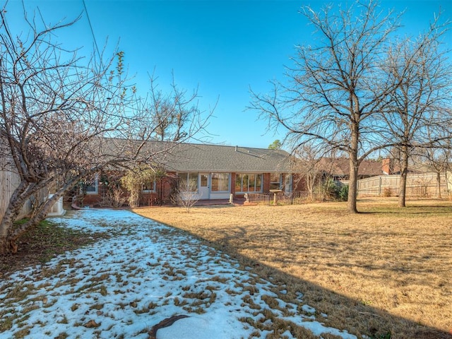 view of front of house featuring a front yard