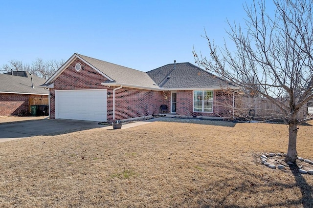 view of front of home featuring a front lawn and a garage