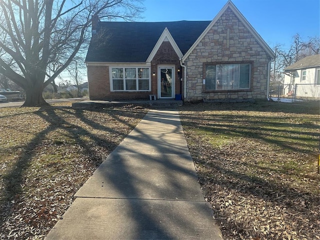 view of front facade with a front lawn