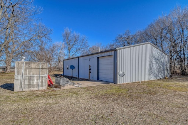 view of outdoor structure with a garage and a yard