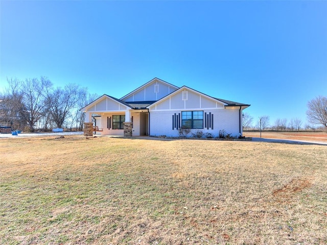 view of front of home featuring covered porch and a front yard