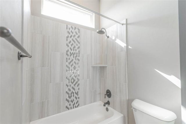 bathroom with toilet and tiled shower / bath combo