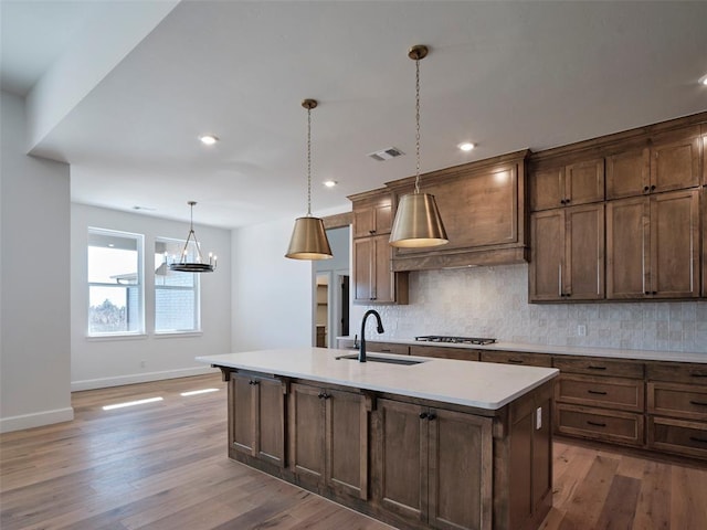 9116 SW 92nd St, Mustang, OK 73064 - kitchen featuring a sink, backsplash, baseboards, a kitchen island with sink, and recessed lighting