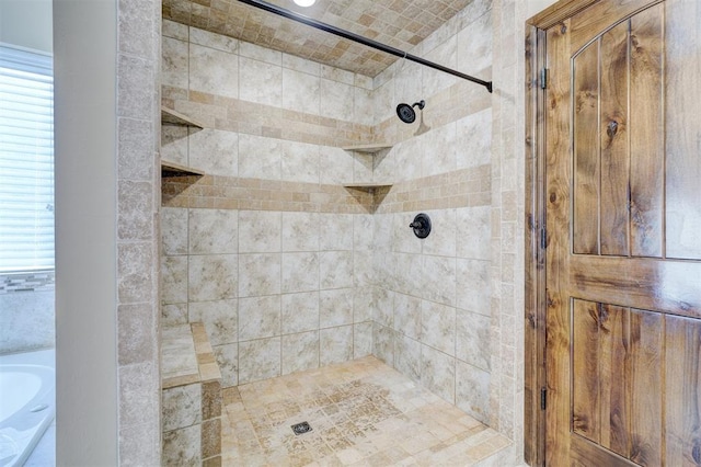 bathroom featuring a tile shower