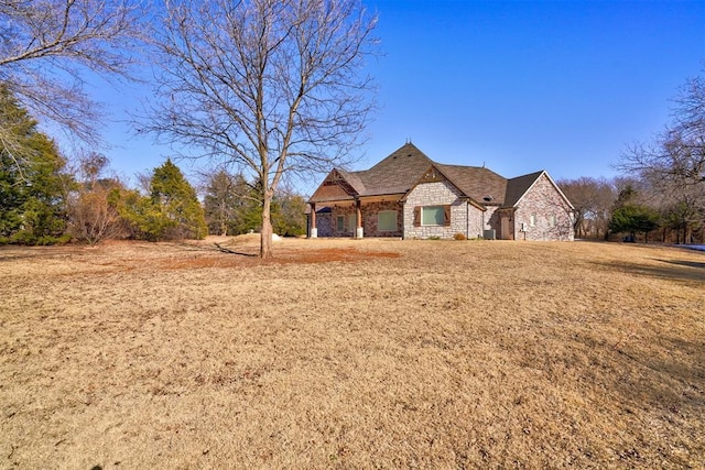 view of front of home with a front lawn