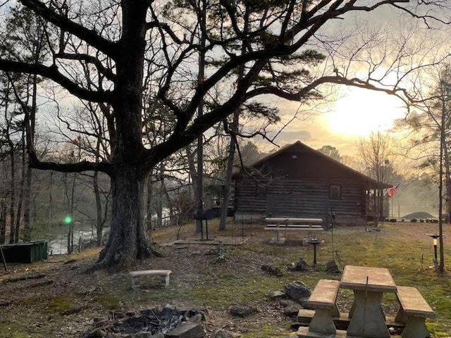 view of yard at dusk