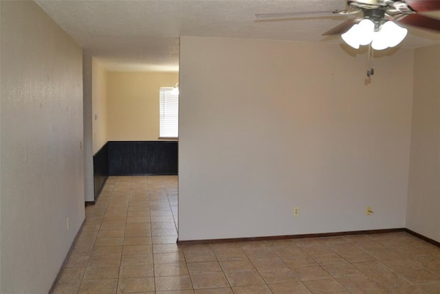 unfurnished room featuring a textured ceiling and ceiling fan