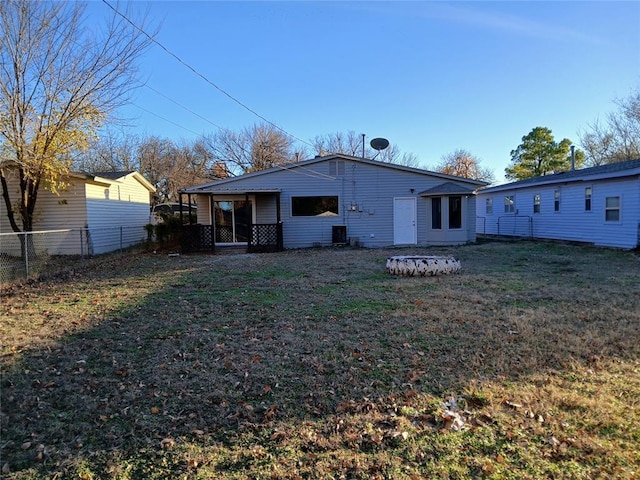 back of house featuring a yard