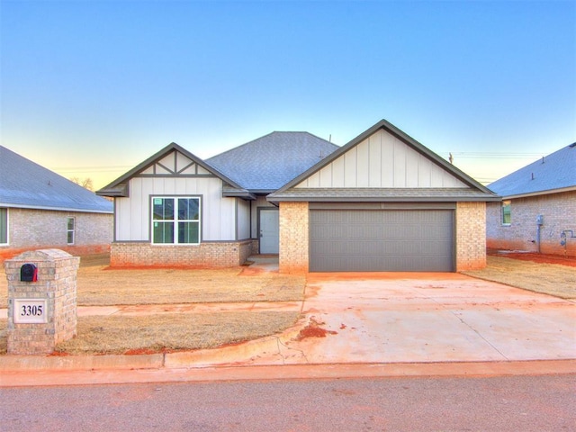 view of front of property featuring a garage