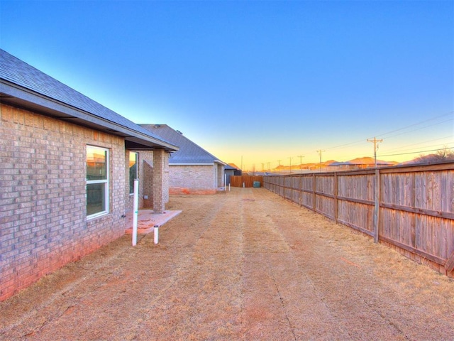 view of yard at dusk