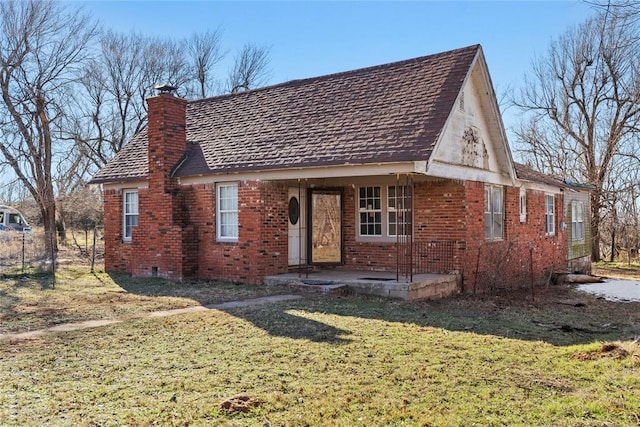 view of front of home with a front yard