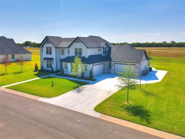 view of front of house featuring a front lawn