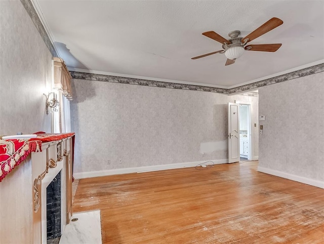 living room featuring light wood-type flooring, ceiling fan, and ornamental molding