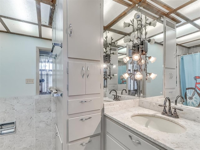 bathroom featuring a shower with shower curtain and vanity