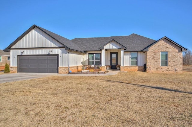 modern farmhouse style home featuring a garage and a front lawn