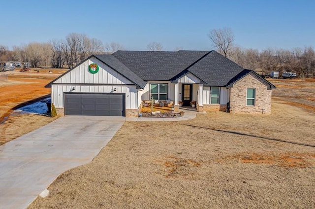 modern inspired farmhouse featuring a front lawn and a garage