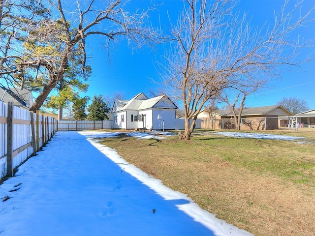 exterior space featuring a lawn