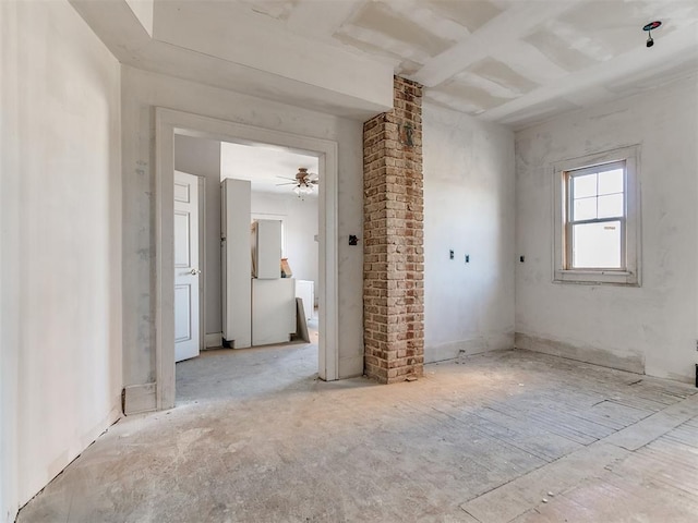 empty room featuring ceiling fan