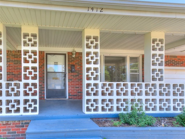 property entrance featuring covered porch