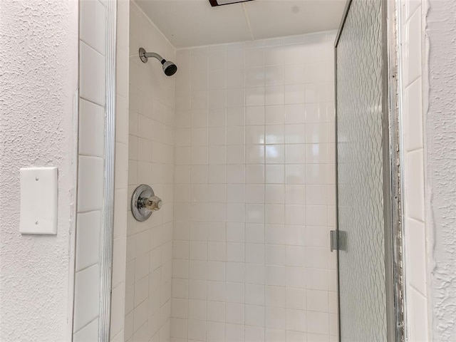 interior details with a shower with shower door