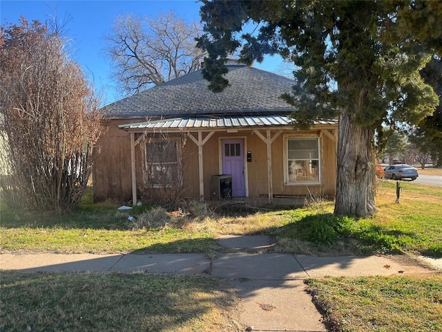 bungalow-style house with a front yard