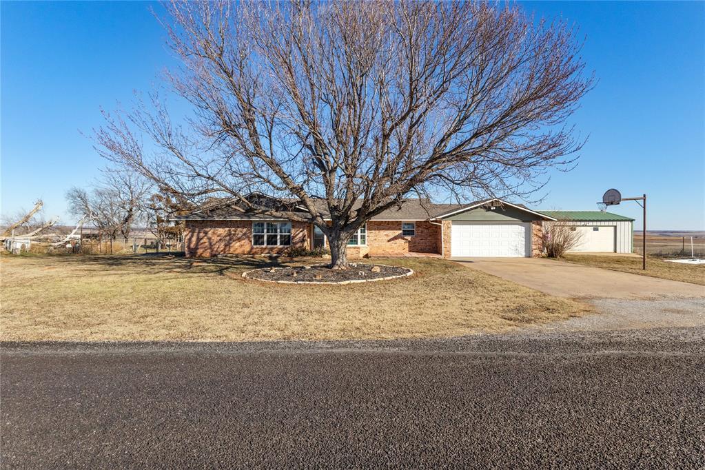 ranch-style home featuring a garage