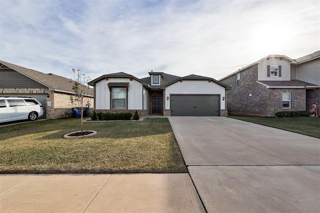 view of front of home featuring a front yard and a garage