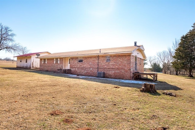 rear view of house featuring a yard