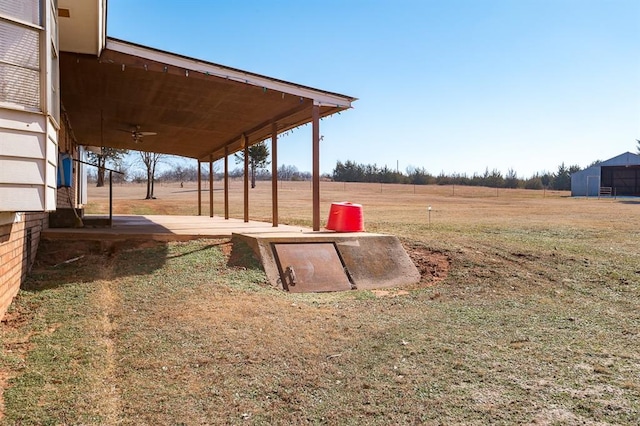 view of yard featuring a rural view