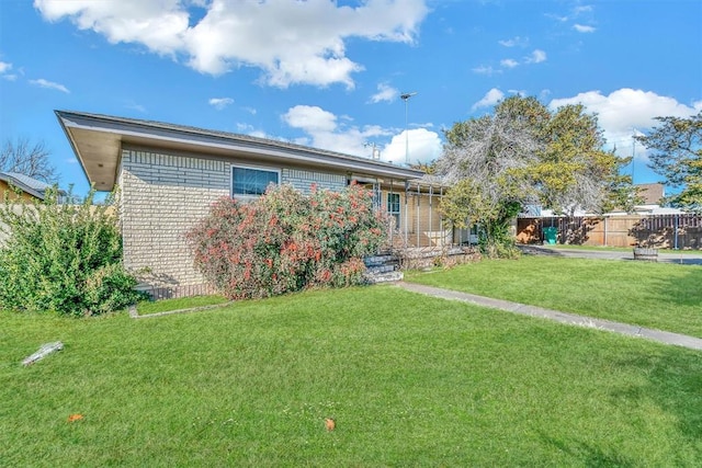 view of front facade with a front lawn