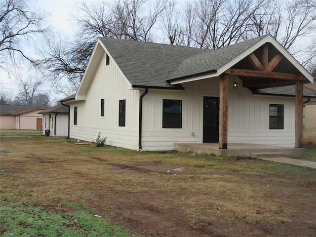 view of front of house with a front yard