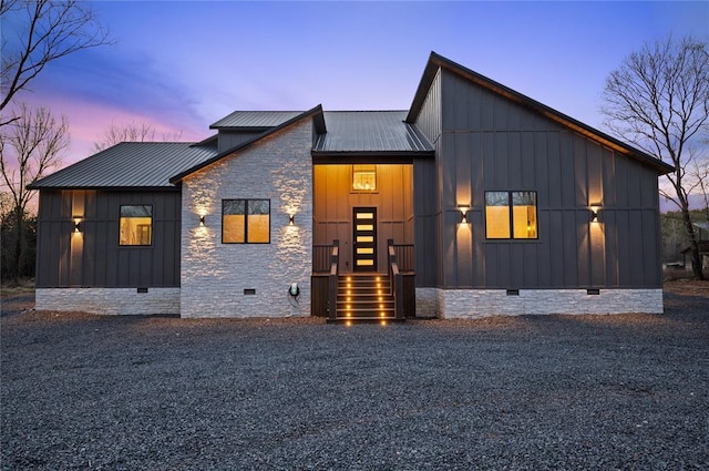 view of modern farmhouse style home