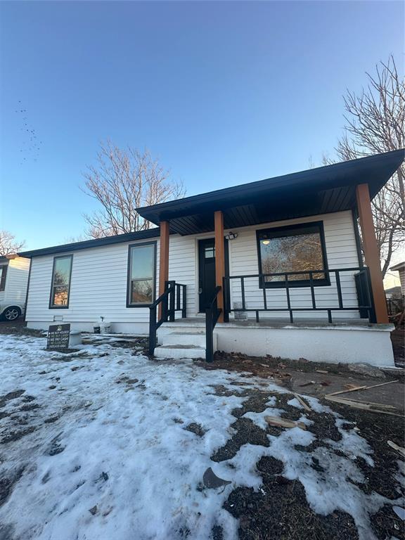 view of front of house with a porch