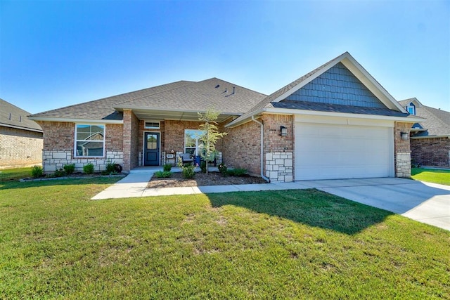 view of front of property featuring a front yard and a garage